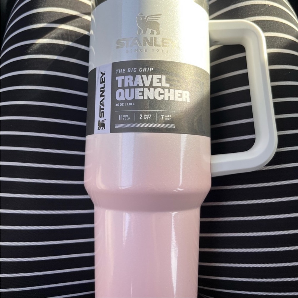 OMBRÉ NWT Stanley
